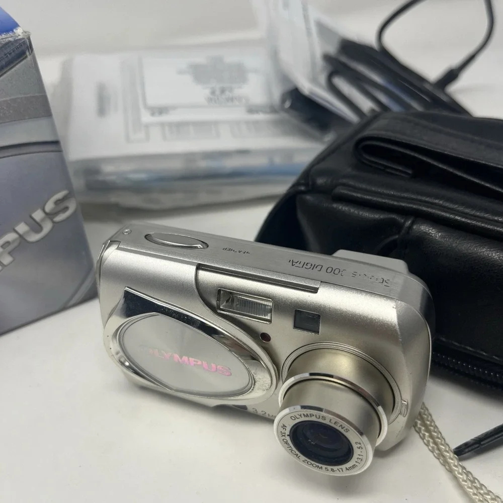 Olympus Stylus 300 Digital Camera 3.2MP, 1.5